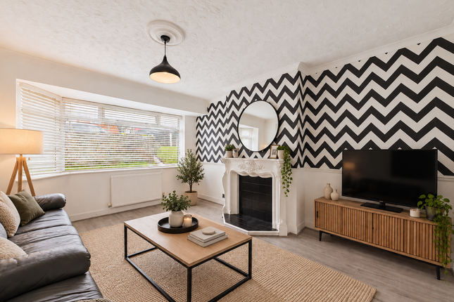 29, Fernhurst Crescent, Brighton photo 3