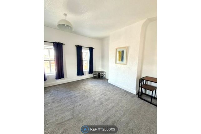 Flat, Rustlings Court Albert Street, Barrow-In-Furness photo 4
