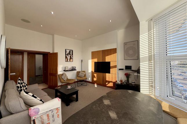 1 Clarence Parade, Southsea photo 3