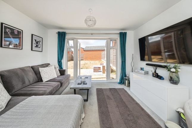 25, Lawrence Close, Oxfordshire photo 3