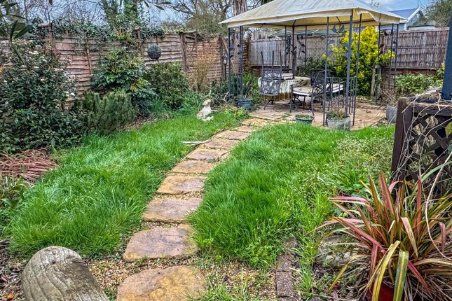 8 Aldingbourne Park, Hook Lane, Chichester photo 2