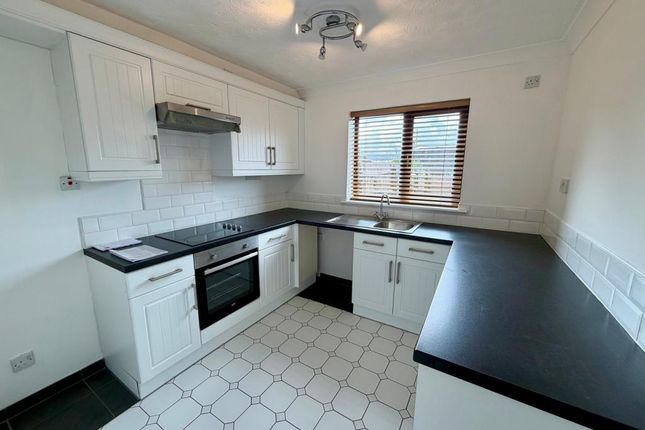 16a, The Heathers, Wollaston photo 2