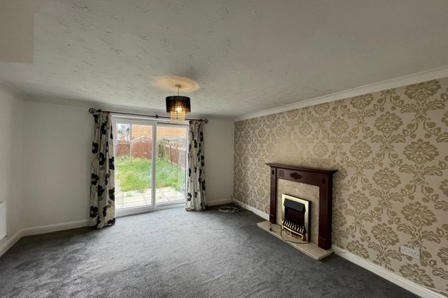 4, Lytham Close, Grantham photo 4