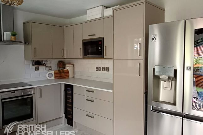 1, Langdale Close, Derbyshire photo 4