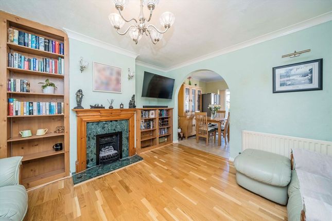 56, Fullers Way North, Tolworth photo 4