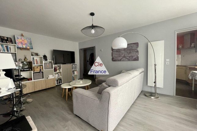 Apartment for sale in Sainte-Gemmes-Sur-Loire, Pays-De-La-Loire, 49130, France