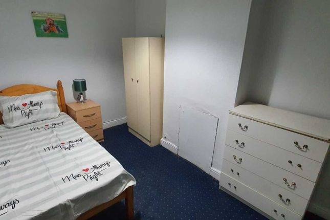 Room to rent in Lilac Avenue, Runcorn Road, Balsall Heath, Birmingham