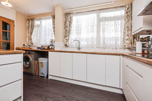 17, Saxelby Close, West Midlands photo 4