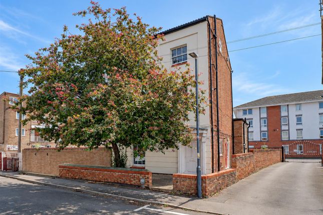 1-bed flat on Ranelagh Terrace, Warwickshire, £850/mo