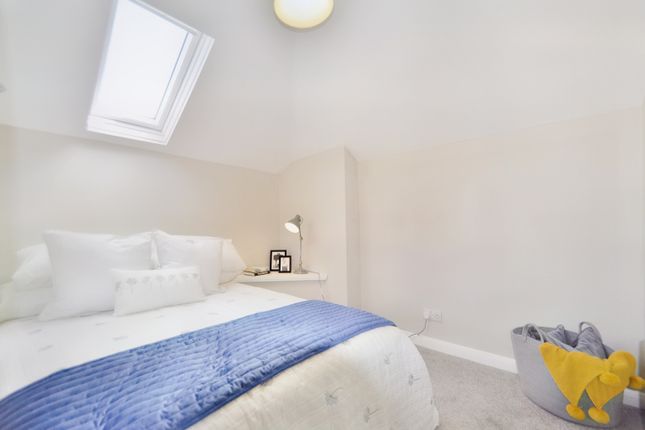 9G, St. Stephens Avenue, London photo 5