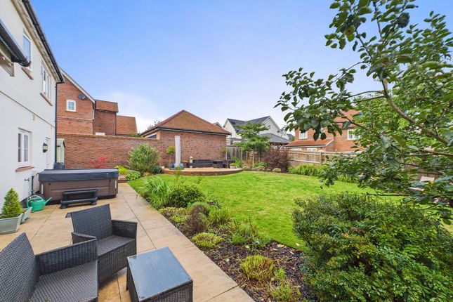 5 Blackthorn Rise, Thame photo 2
