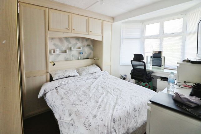 34, Crownhill Road, Woodford Green photo 5