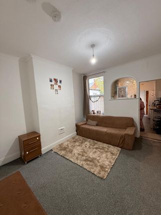 88, Knighton Fields Road West, Leicester photo 4
