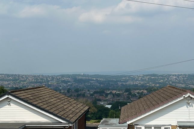 25, Frensham Grove, Great Horton,, Bradford photo 4