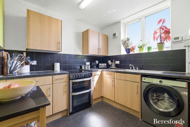 12, Bideford Close, Romford photo 4