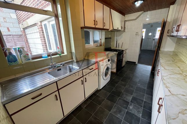 Terraced house to rent in Burns Way, Hounslow
