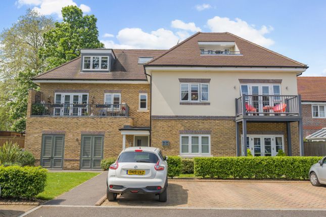 Flat for sale in Old Halliford Place, Shepperton
