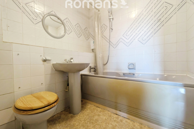 Flat 26, Kingfisher Court, High Wycombe photo 5