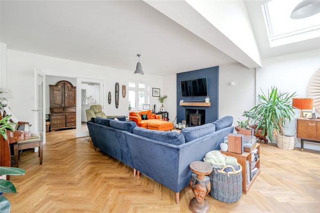 72, The Woodlands, Esher photo 2