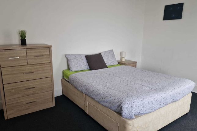 6, Stringes Lane, Willenhall photo 3
