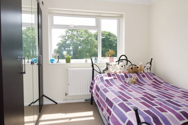 Flat 12, 77 The Elms, Feltham Hill Road, Ashford photo 3
