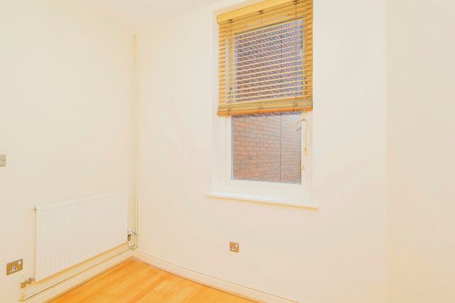 Flat for sale in Arch View Crescent, Liverpool