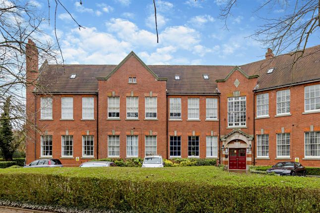 Flat for sale in The Oval, Stafford