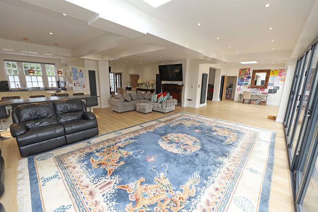 The Bishops Avenue, Hampstead Garden Suburb photo 2