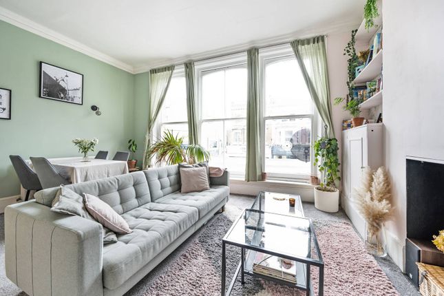 Flat for sale in Lavender Hill, Clapham Junction, London