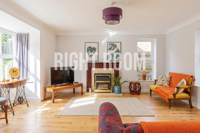 Room 3, Fluellen Place, Bicester, Fareham photo 5