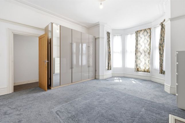Dupli 82A,, Aldersbrook Road, London photo 5