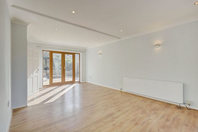 2, Tippersfield, Benfleet photo 4