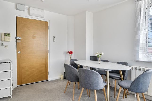 14 AVEBURY HOUSE, Westlea, Swindon photo 4
