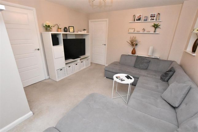 15, Dovecote Drive, Nuneaton photo 4