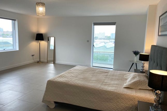 Room A. En Suite + Rooftop