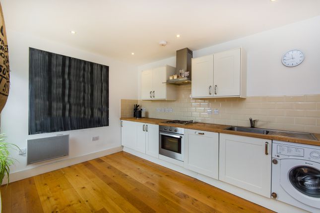 Thumbnail Flat to rent in Westow Street, London