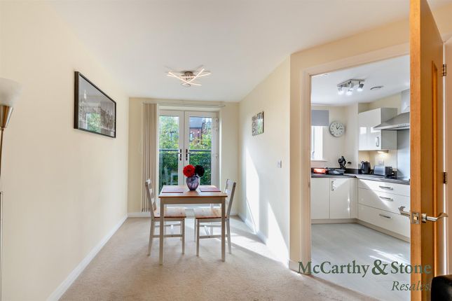 33 Balshaw Court, Burlington Gardens, Leyland photo 4