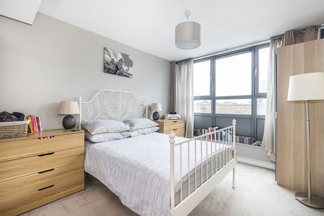 Flat to rent in New Park Road, London