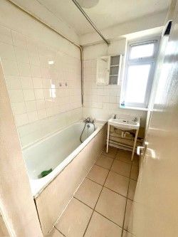 Flat for sale in Lordship Lane, London