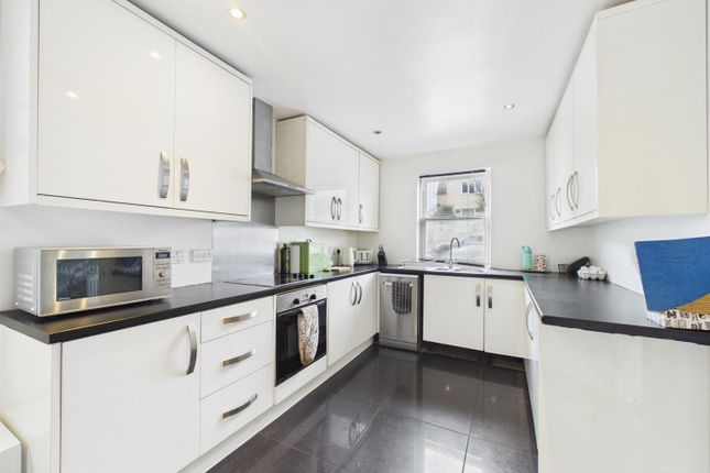 82D, London Road, Chippenham photo 3