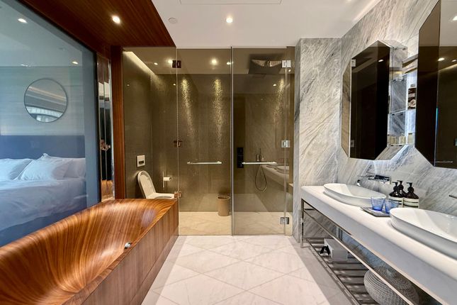 14 Blenheim House Crown Square, London photo 4