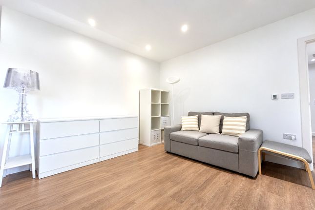 Westleigh Avenue, Putney photo 3