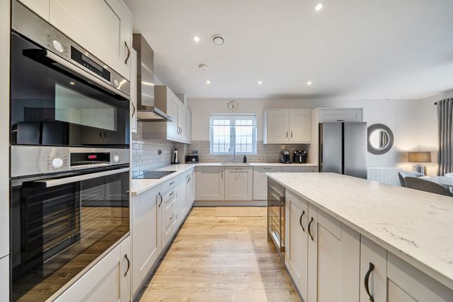 27, Harper Drive, Cranleigh photo 2