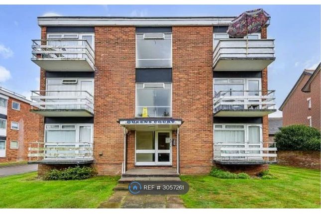Studio flat on Flat, Queens Court St Johns Road, Newbury, £825/mo