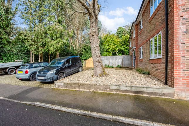 4, Netherwood Close, Midhurst photo 3