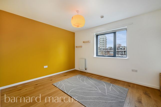 Flat for sale in Paradise Road, London