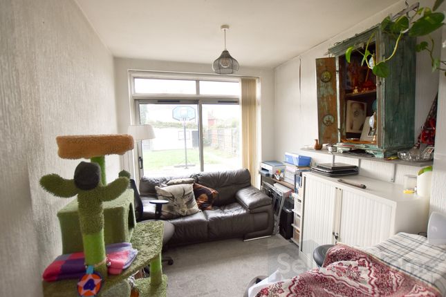 42 Francis Avenue, Leicester photo 4