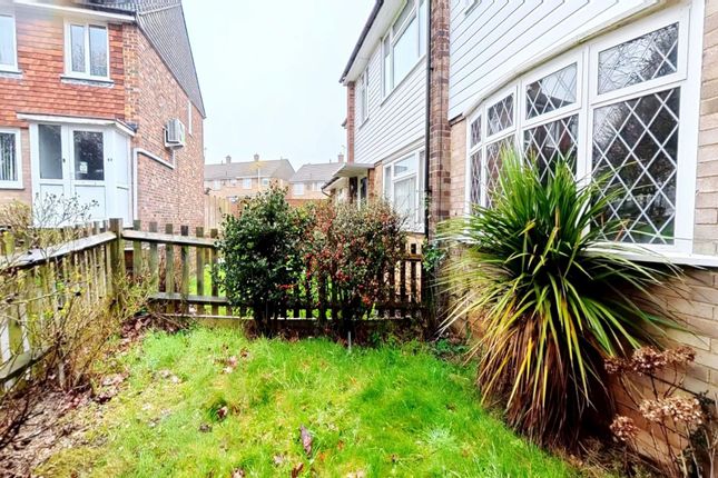 57 Kenilworth Gardens, Gillingham photo 2