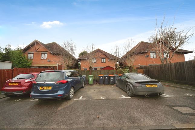 Property for sale in Aynscombe Close, Dunstable