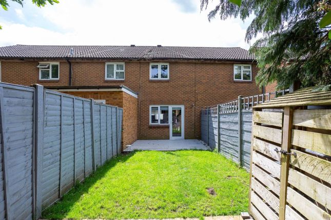 Oak Path, Bushey photo 4